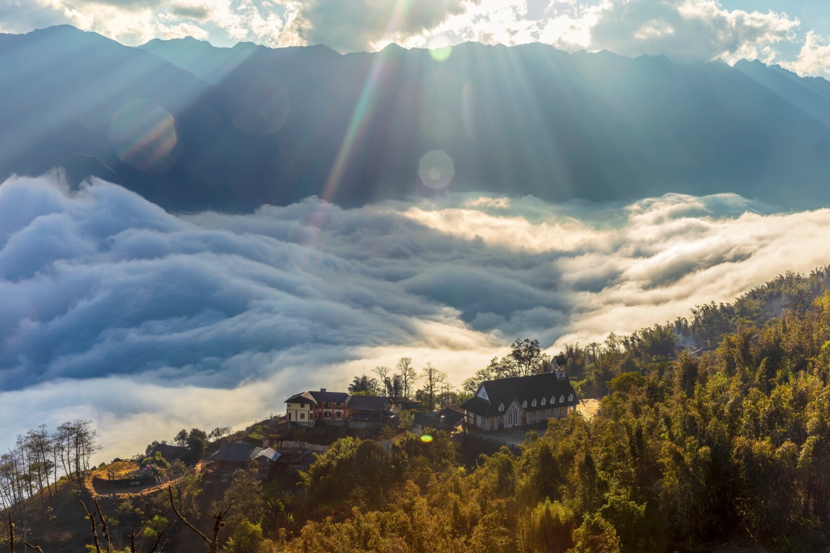 About Hotel Montmartre de Sapa: boutique hotel perched on a hill with scenic surroundings