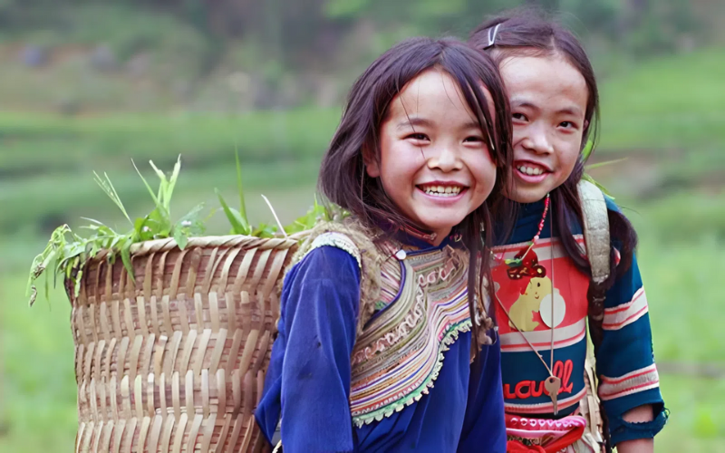 Children Learn Diligence, Weaving Sapa Culture Into Daily Life In Northern Highlands