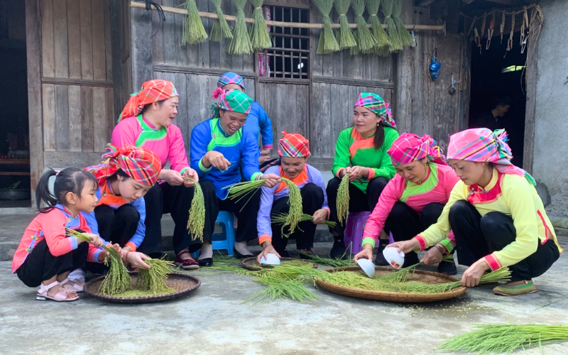 Giay Attire A Vibrant Narrative Of Sapa Culture And Artistic Skill