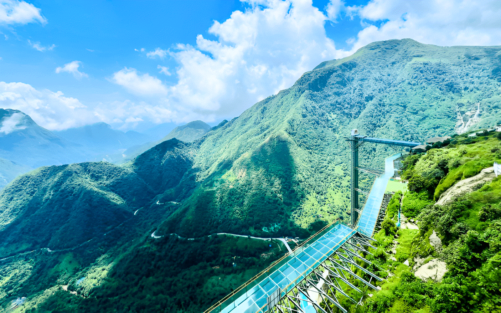 Sapa attractions: Top 10 Must-visit check-in spots 11 Walking On The Rong May Glass Bridge – A Daring Experience With Breathtaking Views